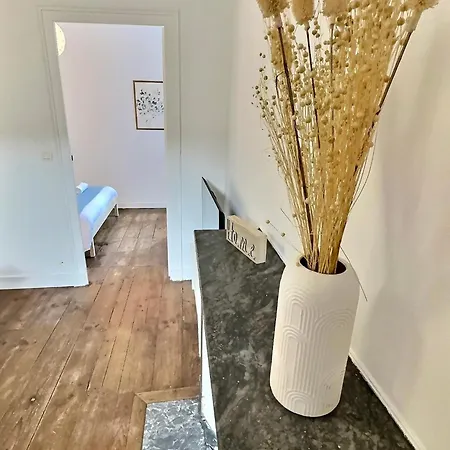 Wonderhost, Avenue En Coeur De *