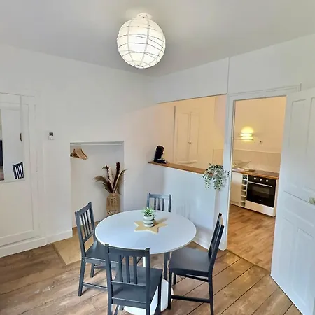 Wonderhost, Avenue En Coeur De